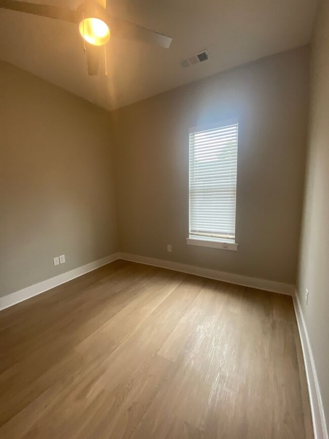 Building Photo - 255 Bailey St