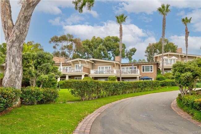 Building Photo - Charming Coastal Retreat in the Heart of Laguna Beach