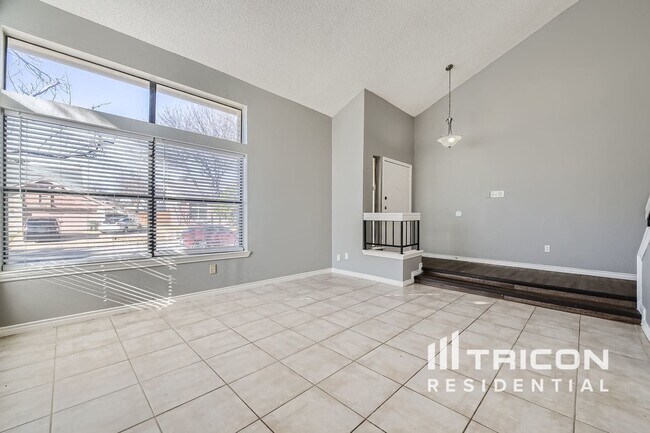 Building Photo - 2112 Churchill Downs Dr
