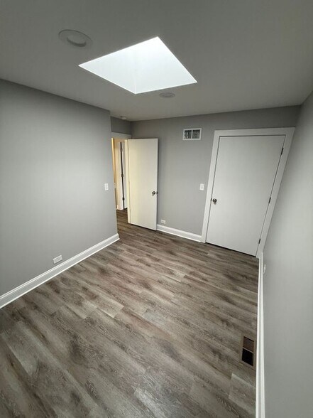 Building Photo - 744 W Gordon Terrace