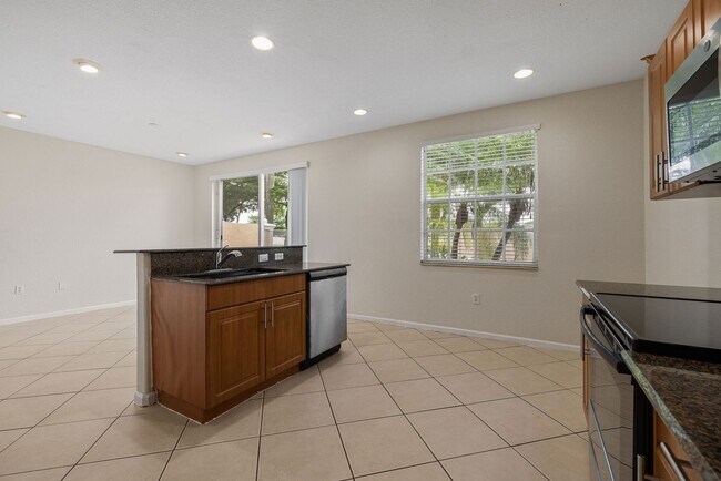 Building Photo - 8401 SW 25th Ct
