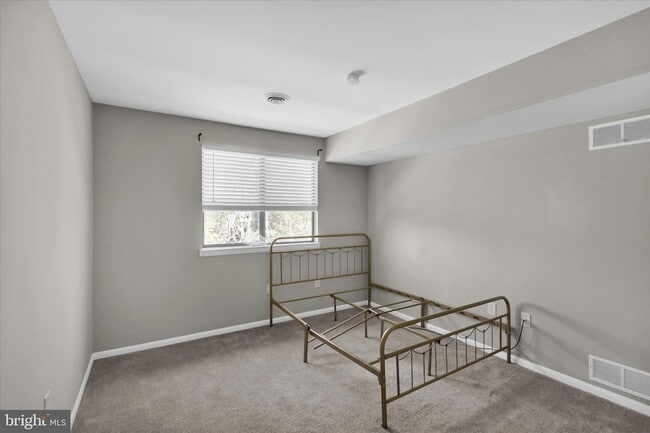 Building Photo - 46-6-46 Holly Dr