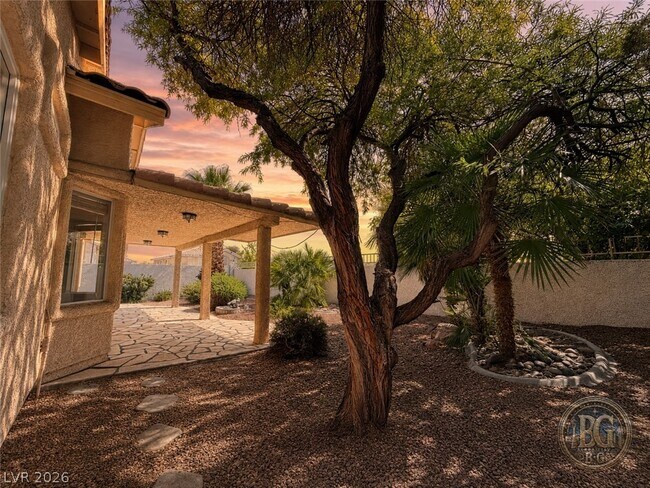 Building Photo - 2012 Cedarcrest Ct
