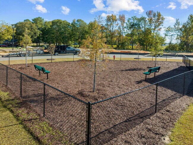 Building Photo - "Spacious 2-Bedroom Retreat with 3 Full Baths in Winterville's Heart!"