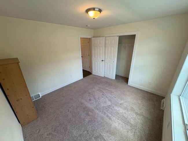 Building Photo - Charming 4 bedroom 3 bath in Ballston Lake #