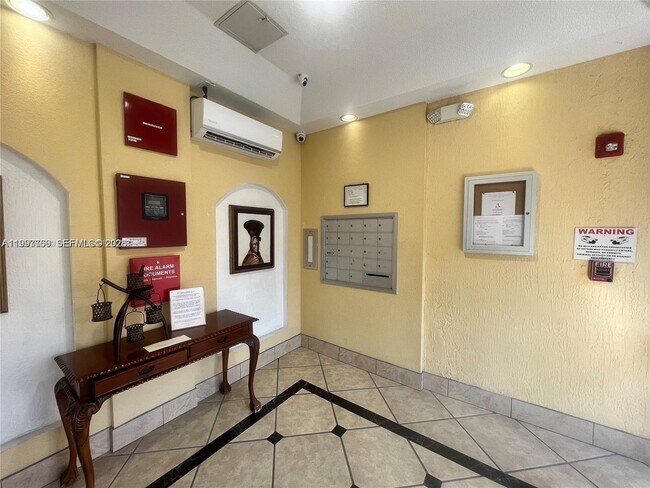 Building Photo - 637 SW 3rd St