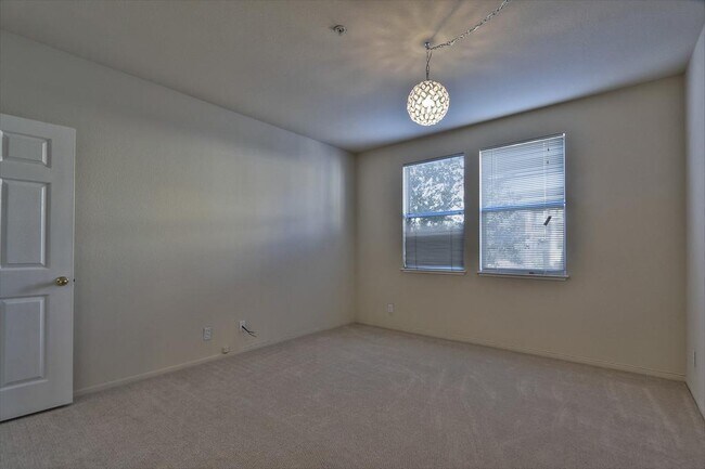 Building Photo - 951 S 12th St