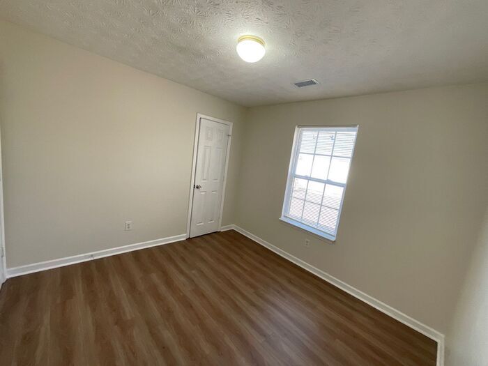 Building Photo - 3651 Ten Oaks Cir