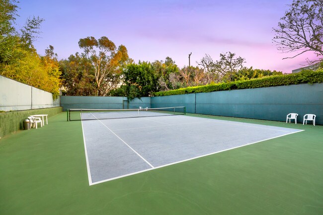 Building Photo - 525 S Westgate Ave