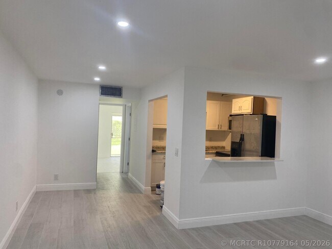 Building Photo - 555 Purdy Ln