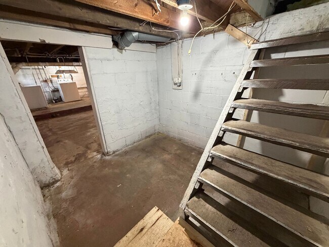 Building Photo - Charming 2 Bedroom Single-Family Home with Garage in Tomah