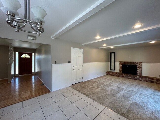 Building Photo - Spacious Single-Story 4BR Home with Bonus ...