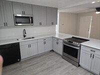 Building Photo - 266 Diamond St