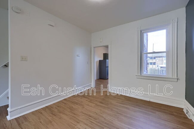 Building Photo - 227 S Ann St