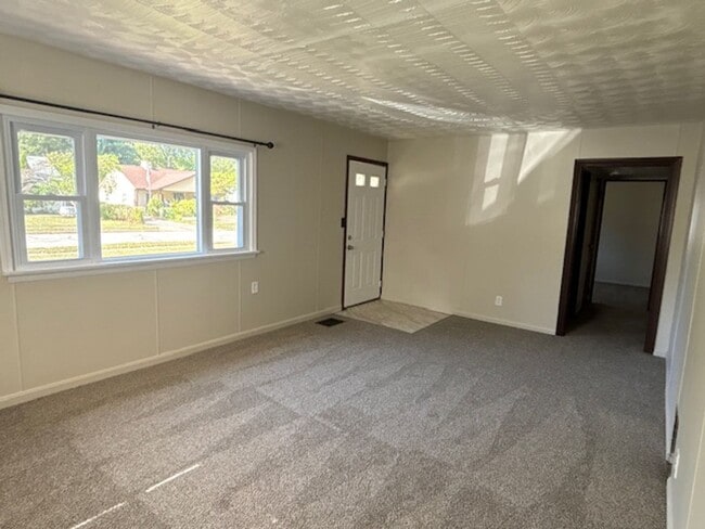 Building Photo - Check out this 3 Bedroom Ranch in Homewood...