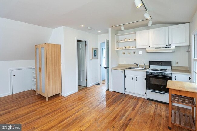 Building Photo - 607 Rosedale Rd