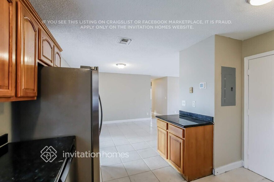 Building Photo - 6630 NW 24th Ct