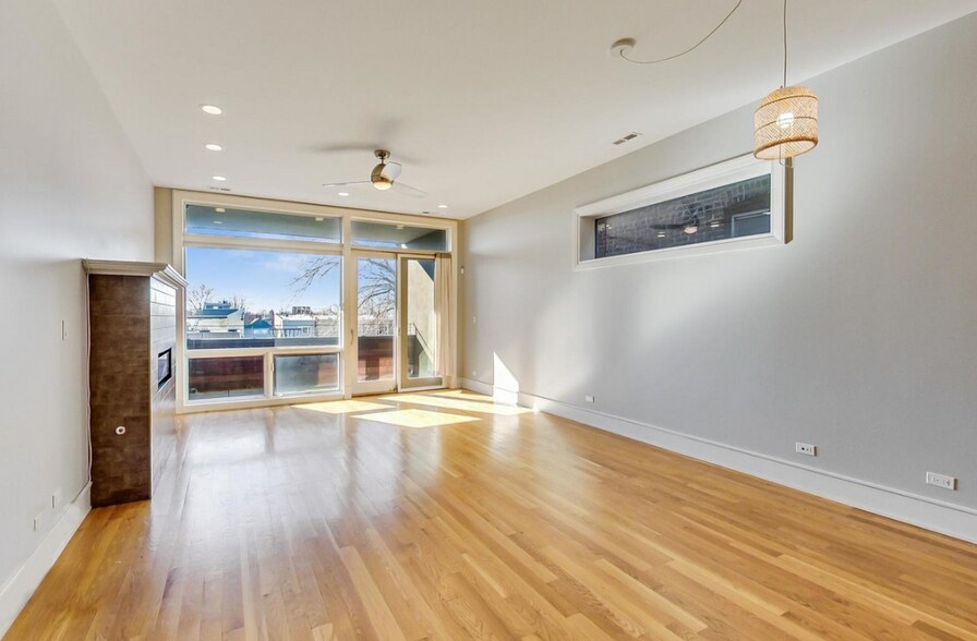 Building Photo - 2424 W Chicago Ave