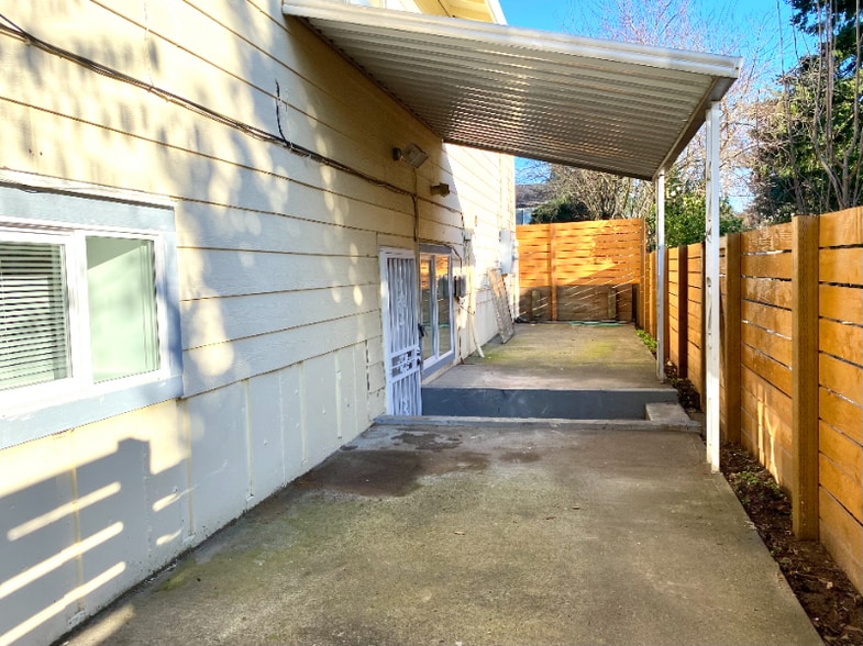 Building Photo - 315 SE 151st Ave