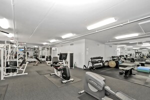 Building Photo - 21 W Chestnut St