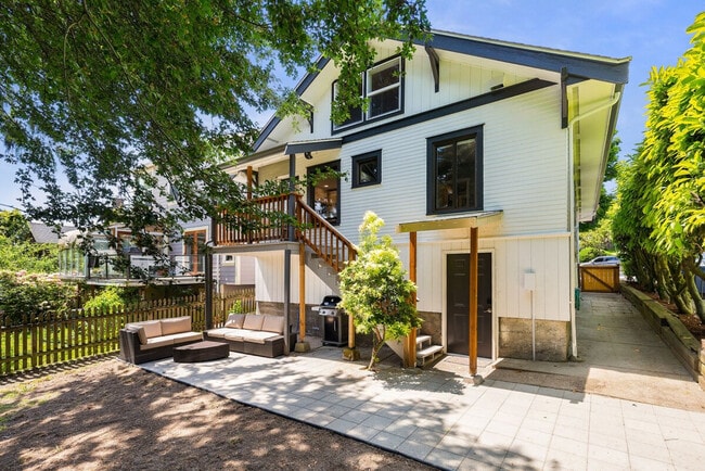 Building Photo - 4042 1st Ave NE