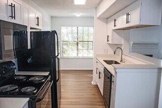 Building Photo - Villa Del Mar Apartments