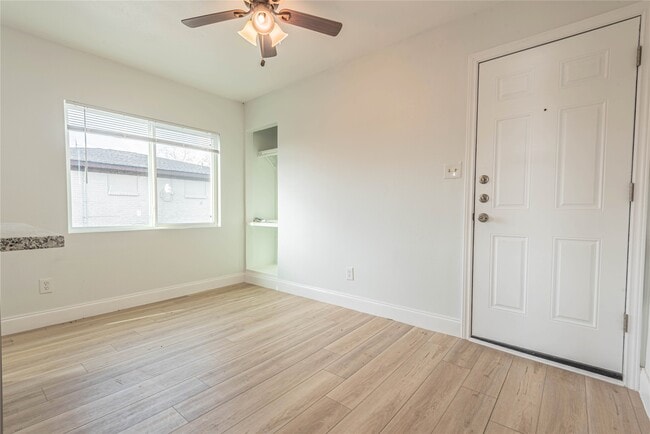 Building Photo - 2303 Rosewood St