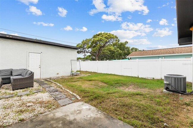 Building Photo - 4920 30th Ave N