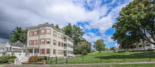 Building Photo - 713 Belmont St