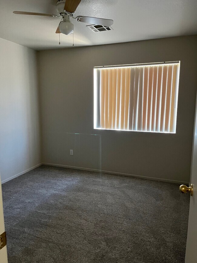 Building Photo - 978 E Pima Ave