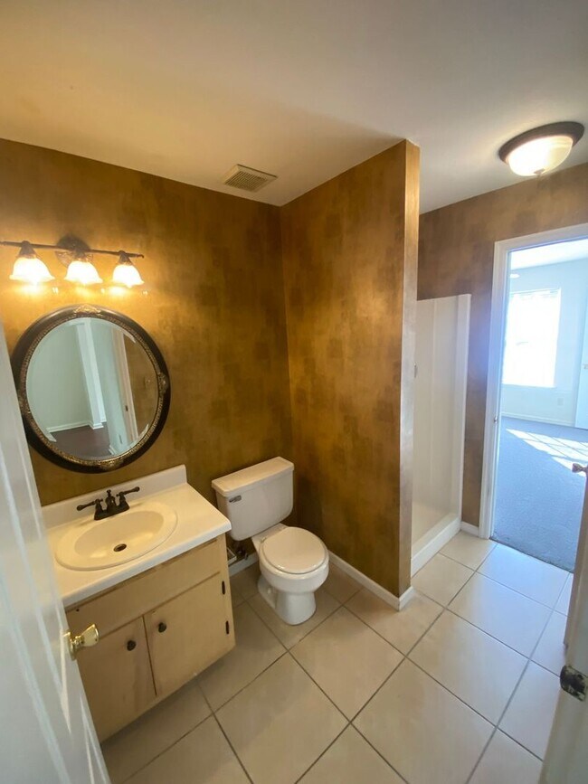 Building Photo - N.W. 2/2 Townhome off Mission Rd. near Fred George