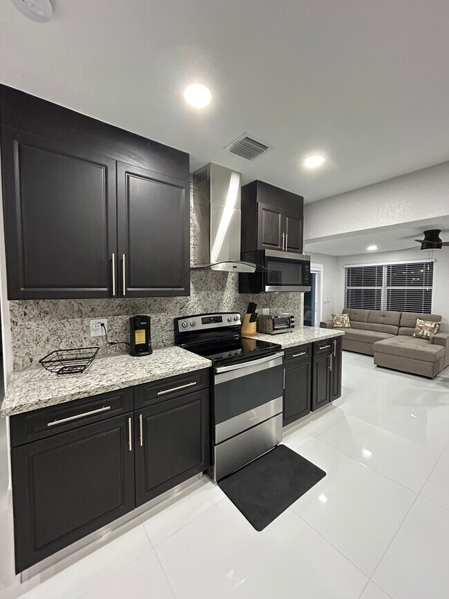 Building Photo - 680 E 8th Ave