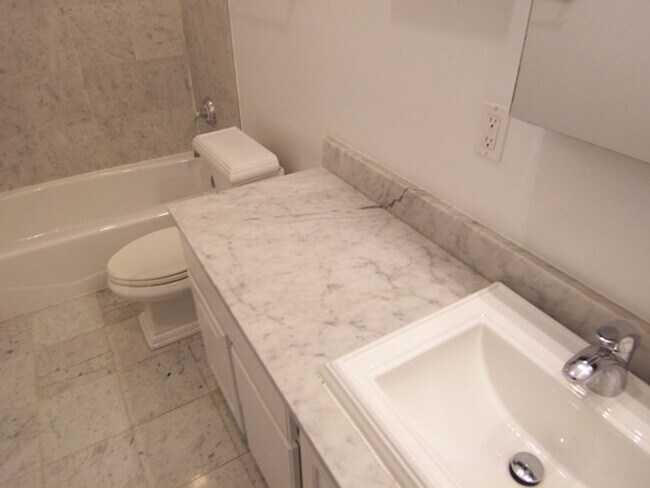 Building Photo - Be Majestic at the Majestic Condominiums! ...