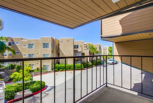 Building Photo - Prime Carlsbad Location - Available July 2025
