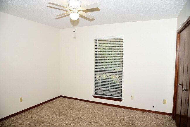 Building Photo - 3 bedroom in Bluewater Bay!