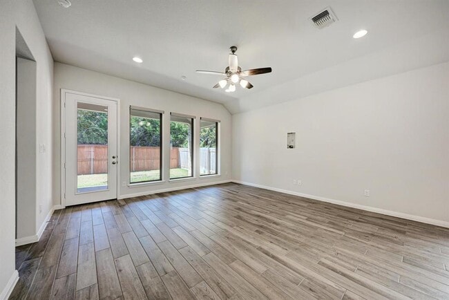 Building Photo - 133 Bauer Lp