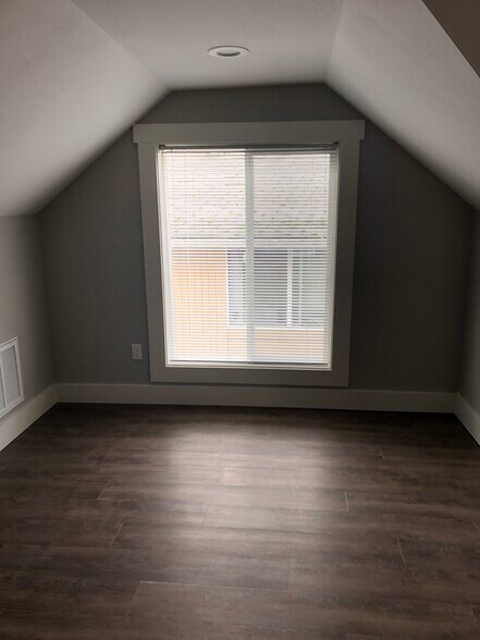 Living Room / Bedroom - 411 N L St