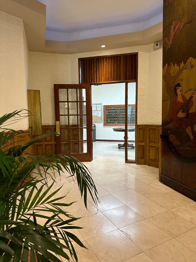 Building Photo - 3725 S Ocean Dr