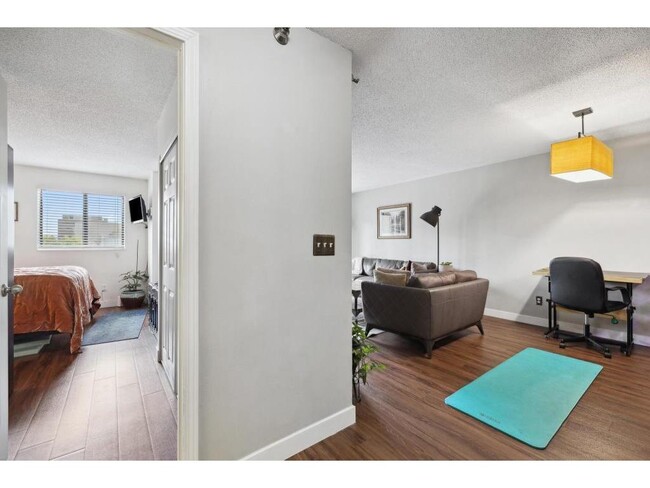Building Photo - 78 10th St E