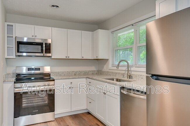 Building Photo - 1406 Ridgewood Dr