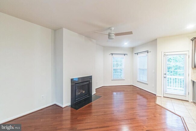 Building Photo - 42385 Trellis Square