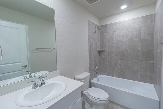 Building Photo - 2209 Dunbar Dr