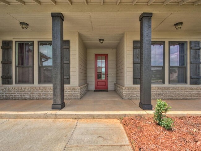 Building Photo - 915 Kings Canyon Rd