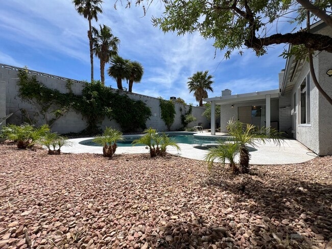 Building Photo - Spacious Single-Story 6-bed 3-bath Oasis with Private Pool and Spa in Spring Valley