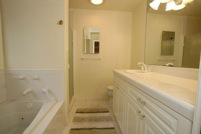 Building Photo - 2 Bedroom Waterfront Home In Gig Harbor