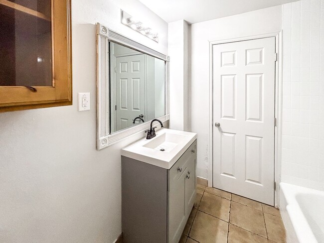 Building Photo - Spacious 5-Bedroom Home with Lofted Garage