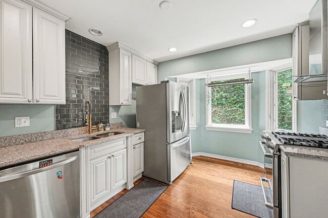 Building Photo - Classic Denver Charm Meets Modern Flexibility