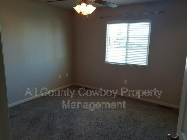 Building Photo - 1912 River Creek Ct