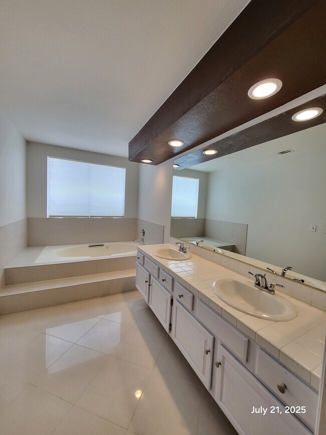 Building Photo - 9004 Cape Wood Ct