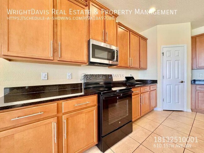 Building Photo - 610 15th Ave NW